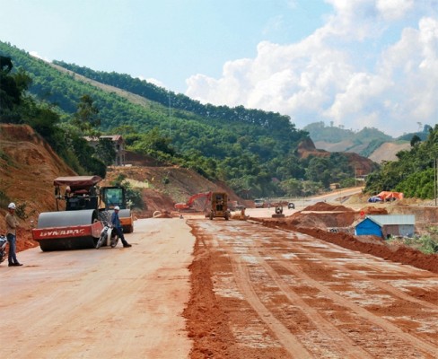 DỰ ÁN ĐƯỜNG CAO TỐC HÒA LẠC - HÒA BÌNH: Chậm giải phóng mặt bằng, thời hạn hoàn thành bị đẩy lùi