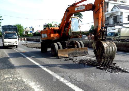 Sụt lún, nứt mặt đường Quốc lộ 1